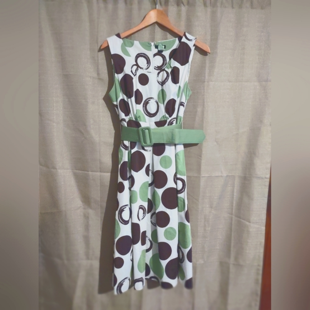 East 5th Cocktail Dress size 8 knee length, lined with gorgeous wide belt